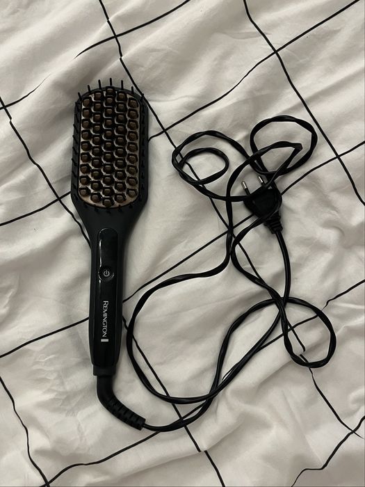 Четка за изправяне на коса Remington CB7400 Straight Brush