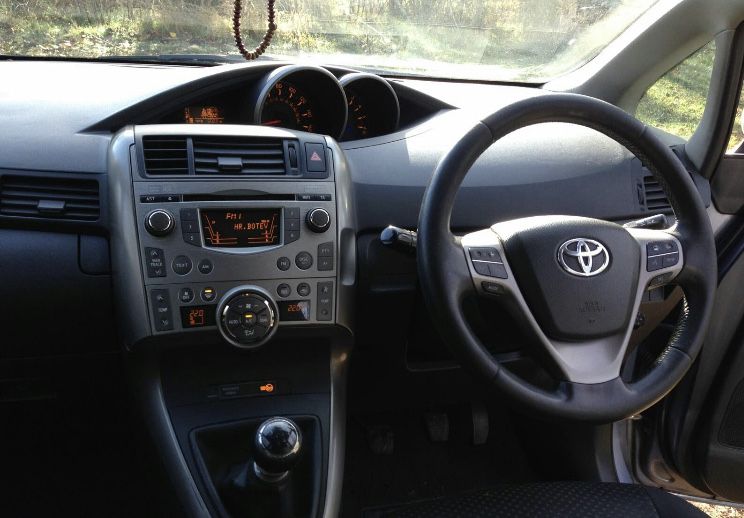 Тойота Версо /Toyota Verso 2.0D4D 126кс. 2010г НА ЧАСТИ