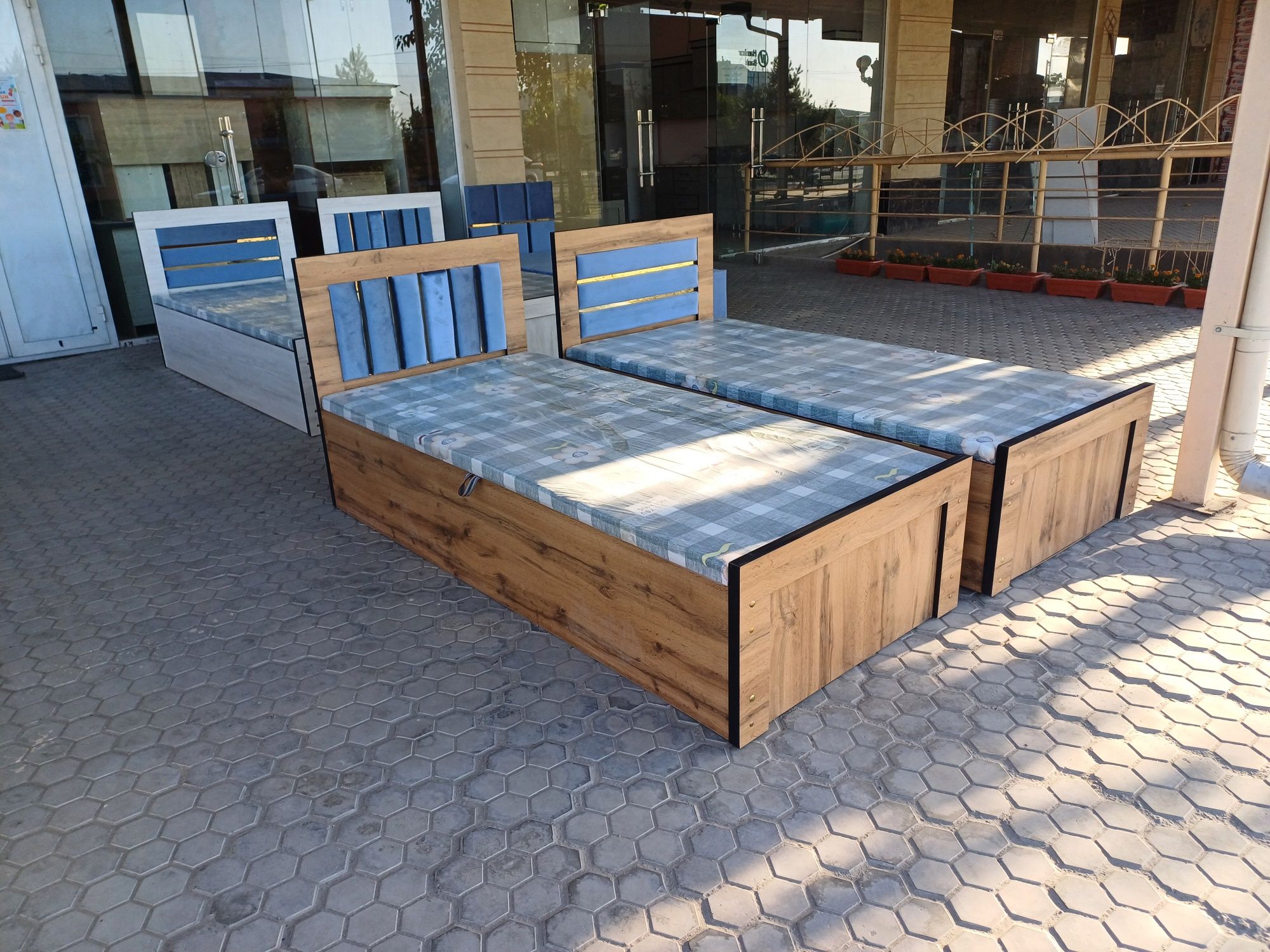 Krovat 1 kishilik   ( 200x90 ) yetqazib berish bepul
