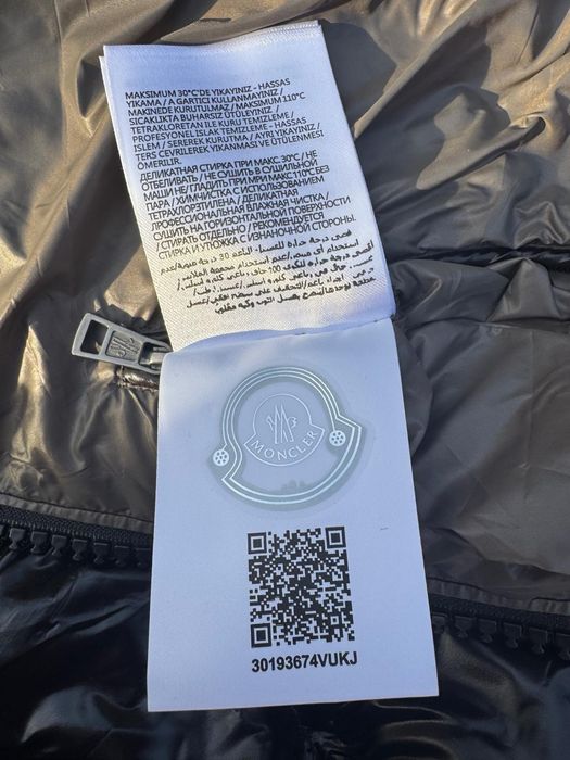 Vând geaca m.o.n.c.l.e.r Originala , NFC , Urgent , Cadoul Perfect