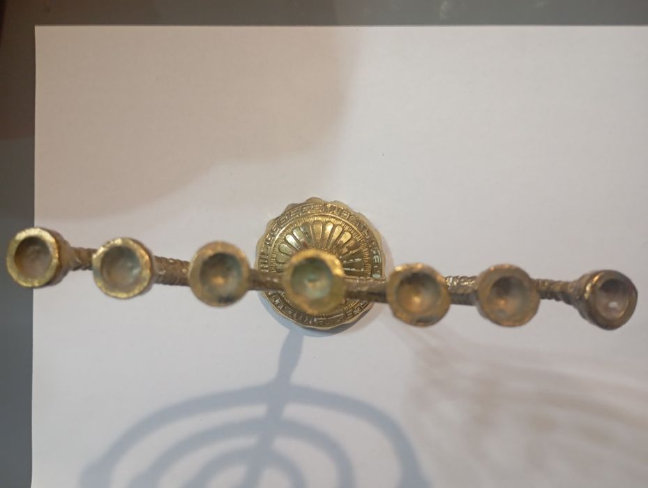 Vând un sfeșnic vechi din bronz