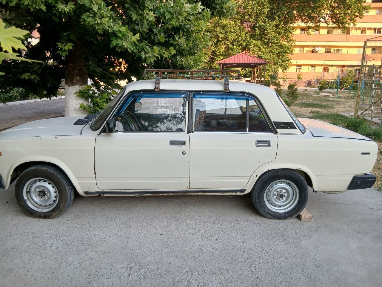 Vaz 2107 sotiladi