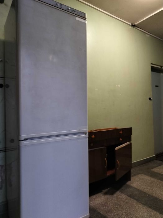 подарявам хладилник  с фризер siltal използван работещ