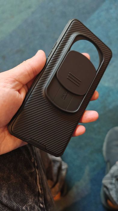 Protecție Honor magic 6 pro de la Nilkkin cu acoperire modul camere.