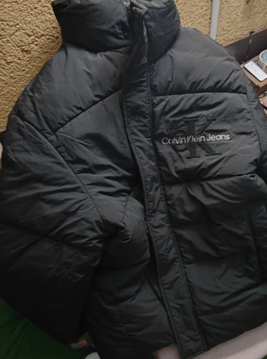Vând geaca Calvin klein xl