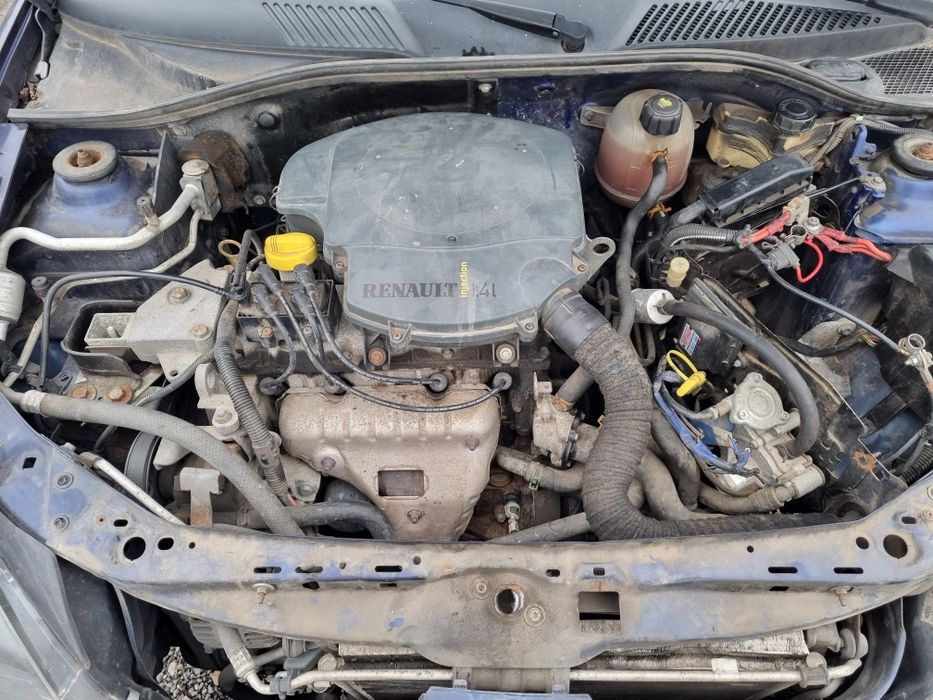 Dezmembrez renault symbol  1.4 benzina