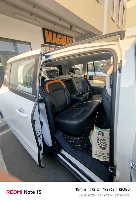 Bestune oilaviy yangi avtomobil