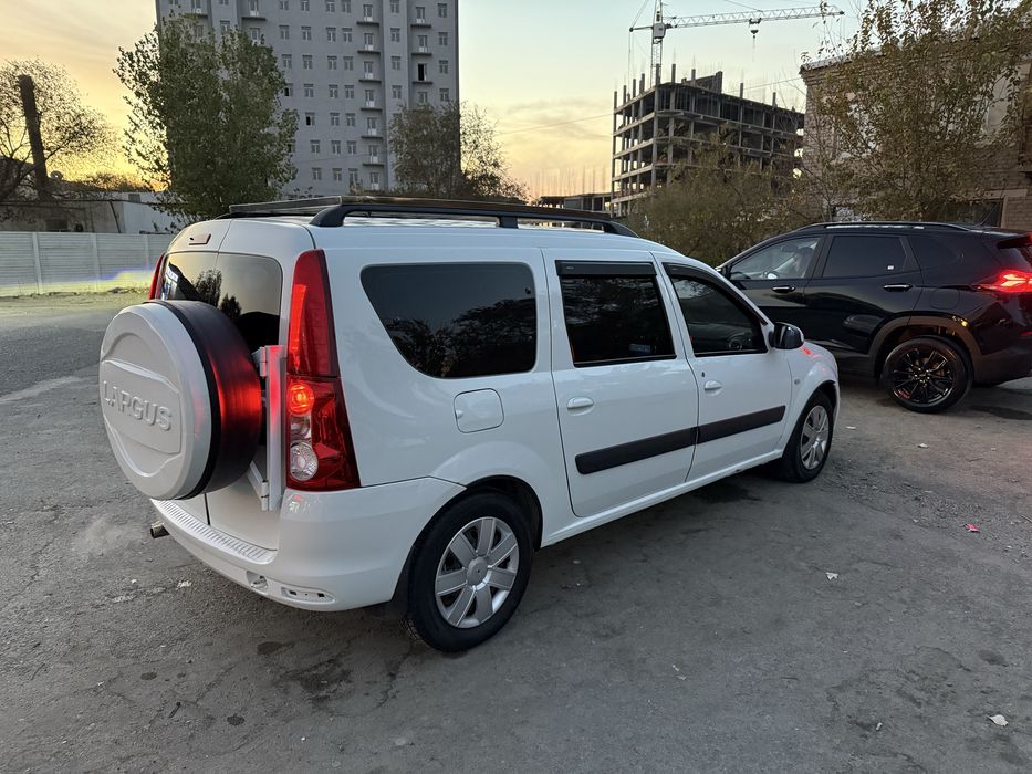 Lada LARGUS сотилади