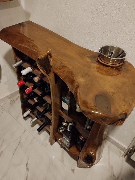 Продавам винарна