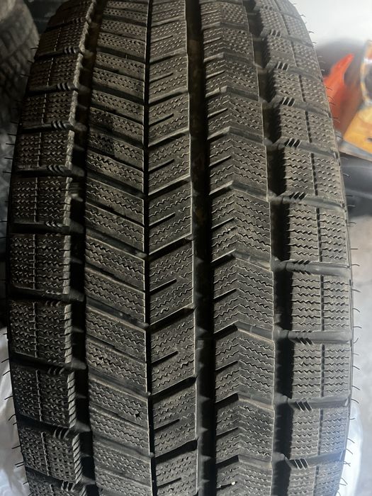 Авто шины . R20