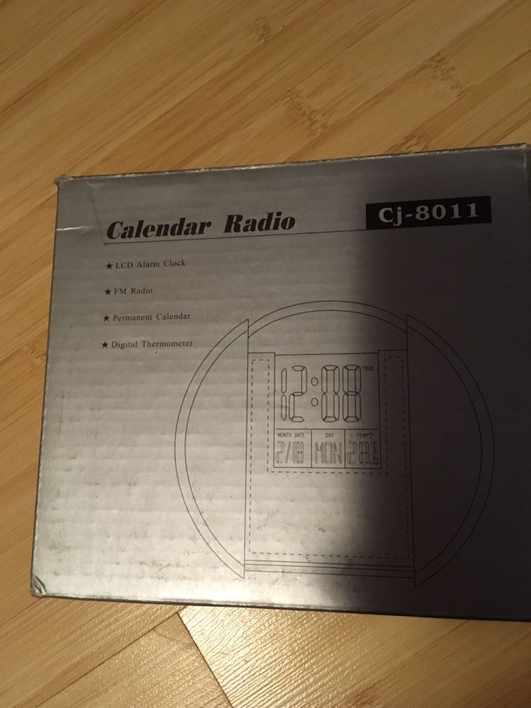 Ceas cu radio, calendar si termometru