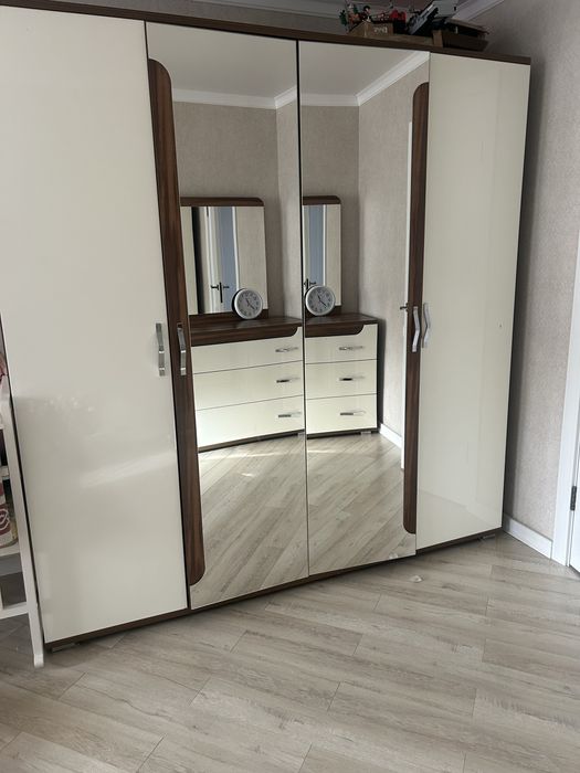 Продам спальный гарнитур