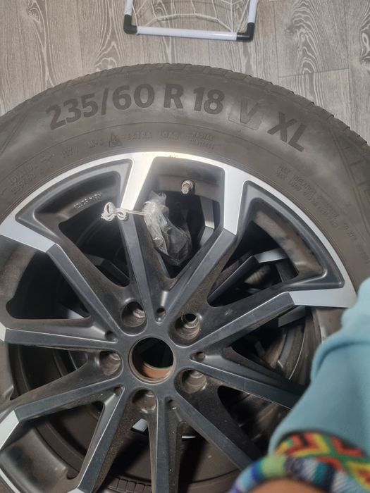 Roti/jante 235 60 18 all season Continental XL