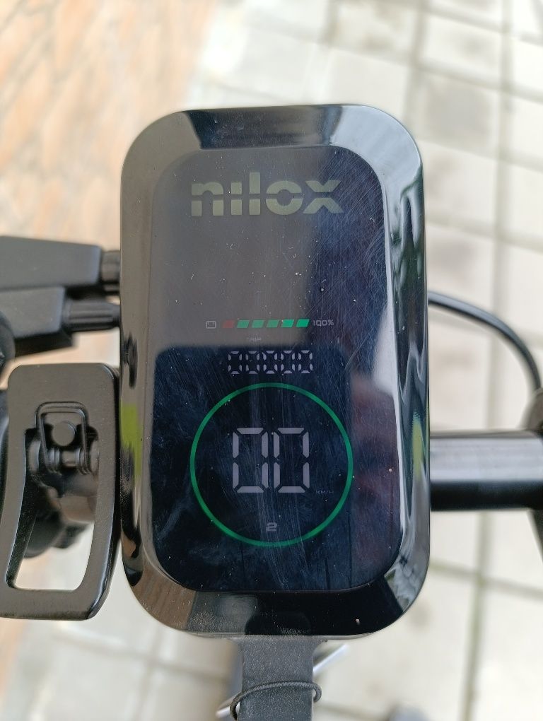 Нова електрическа тротинетка NILOX M1