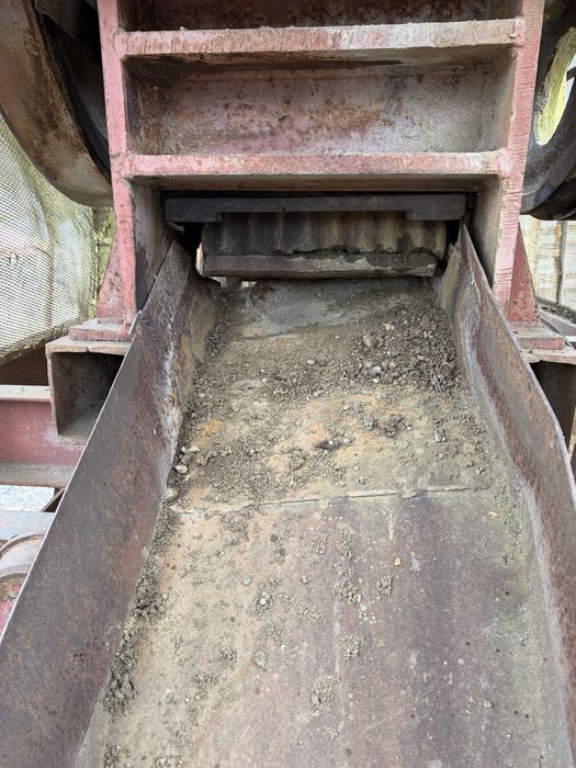 Concasor cu falci 650x400