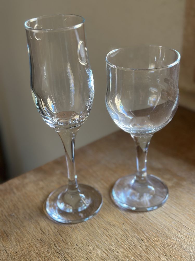 Комплект чаши за бяло и червено вино