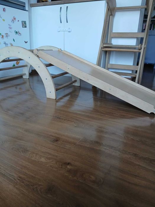 Дървена арка, рампа за катерене и пързалка