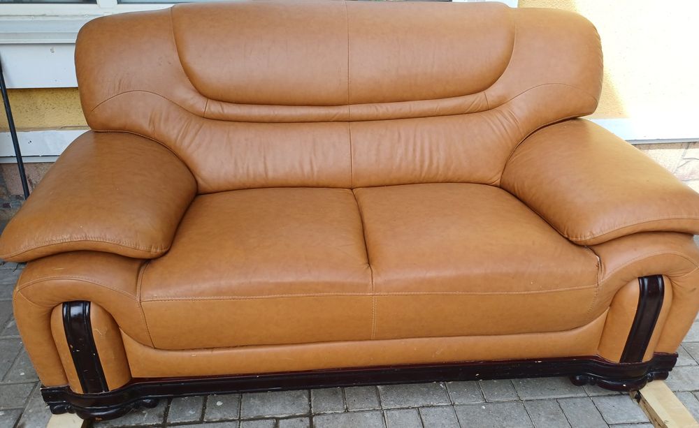 Продам кожаный диван