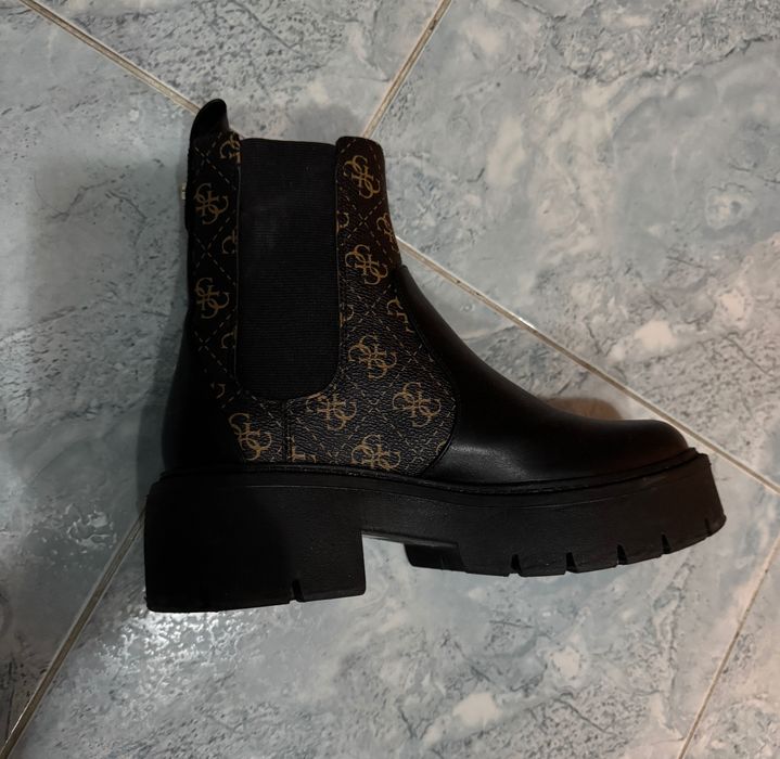 Пролетни боти Guess