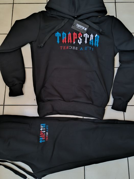 Тийнейджърски ВАТИРАН черен екип TRAPSTAR или тениска TRAPSTAR