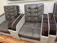 Шикарный диван с двумя креслами