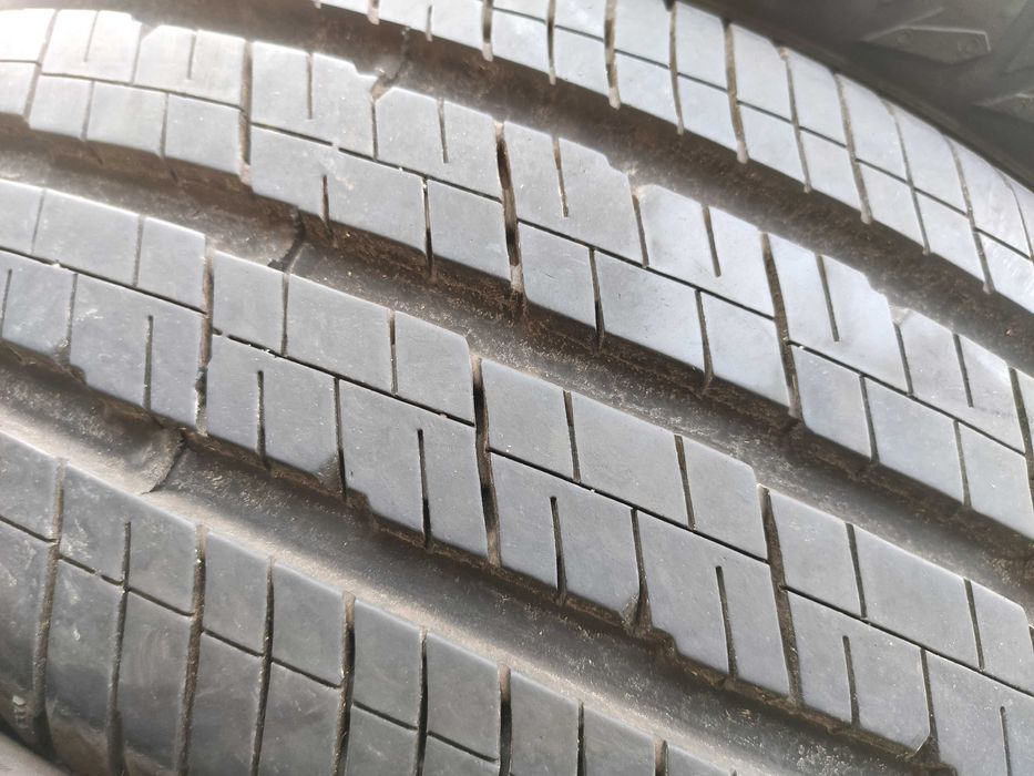 2бр Летни гуми за БУС 205 65 15 С - Continental