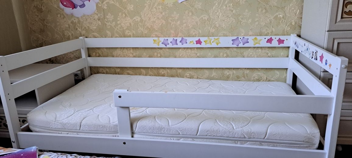 Детская кровать, белая
