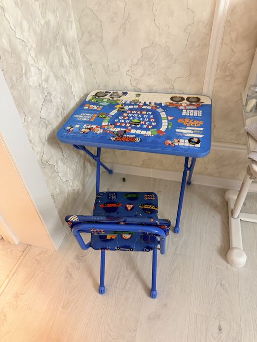 Отдам для школьника стол