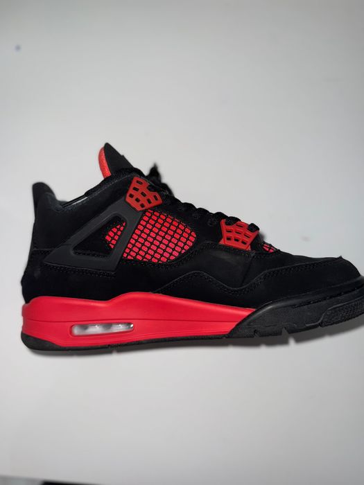 Jordan 4 Red Thunder – stare excelentă, aproape noi