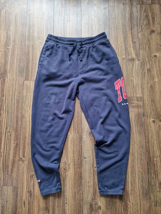 Страхотно мъжко спортно долнище TOMMY HILFIGER размер L