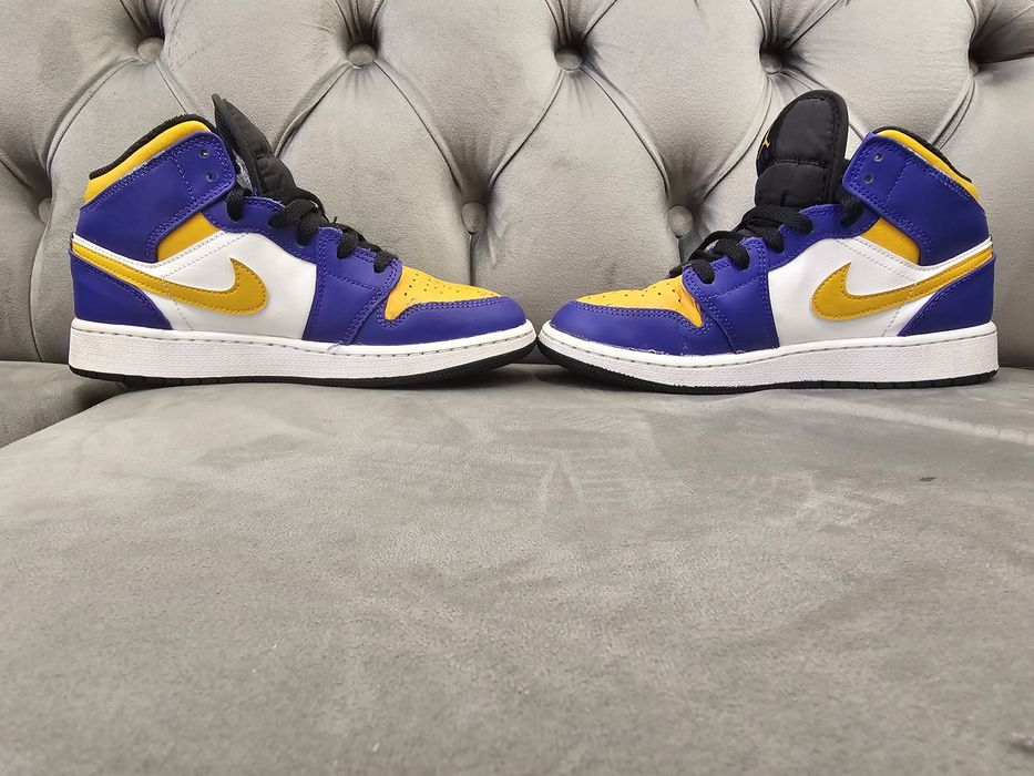 adidasi JORDAN 1 mid  marime 37.5