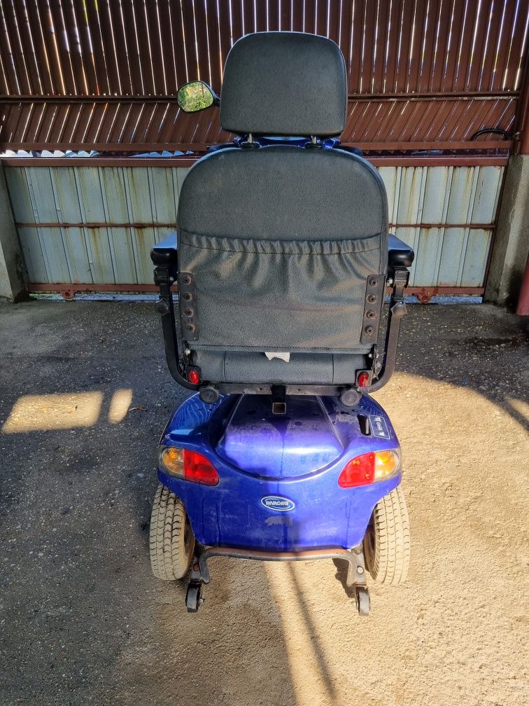 Scuter electric cu 4 roti pentru persoane cu dizabilități