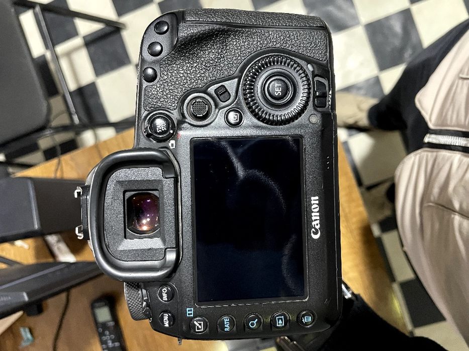 CANON Mark  IV xolati a'lo