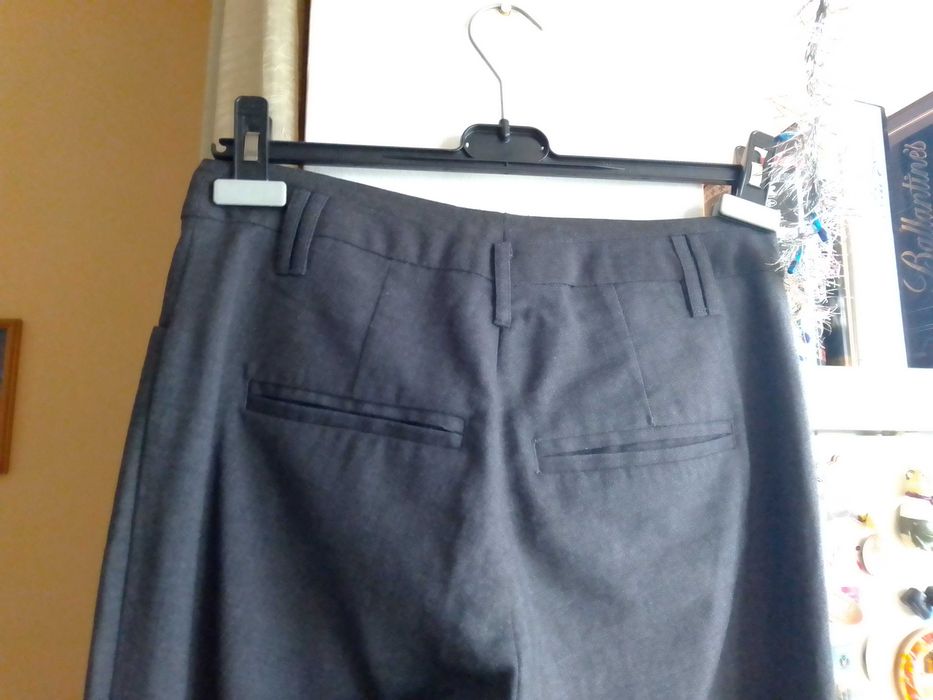 Дамски панталон от сив плат