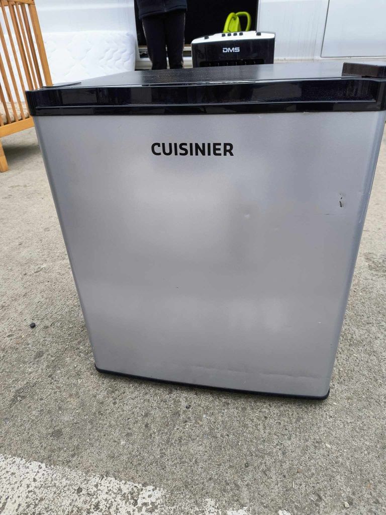 Vând mini frigider CUISINIER