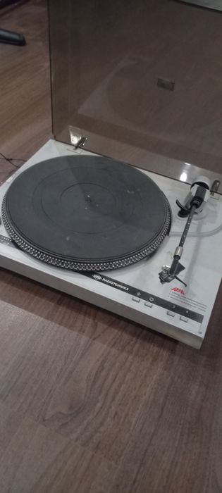 Проигрыватель пластинок Ария