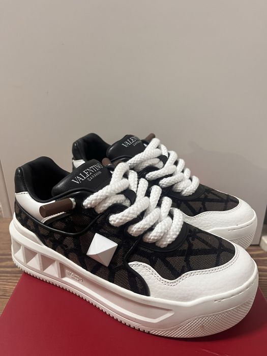 Adidasi Valentino Garavani