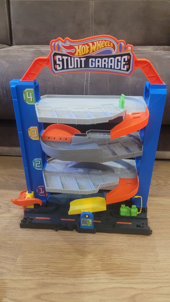 Писти на хот вилс Hot Wheels