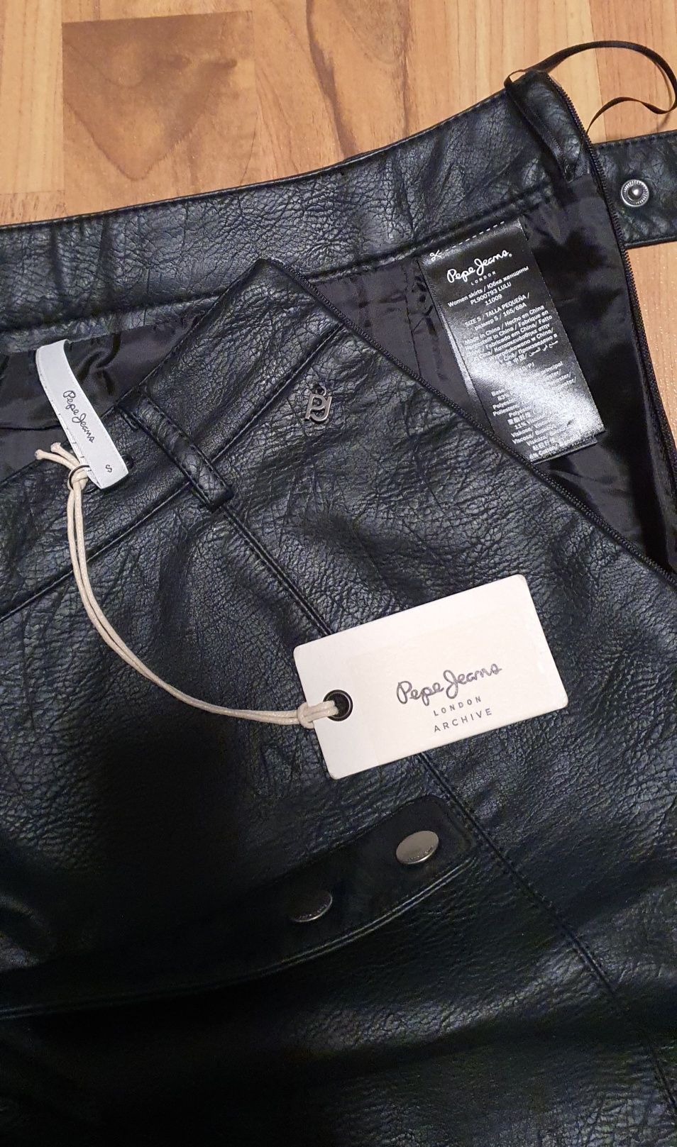 Fusta scurta neagra, piele, pepe jeans, S