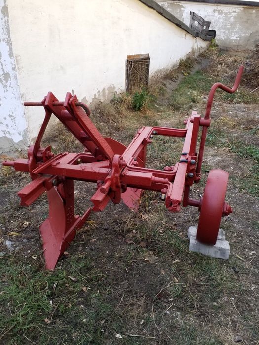 Плуг сельхоз  ПТ-2.