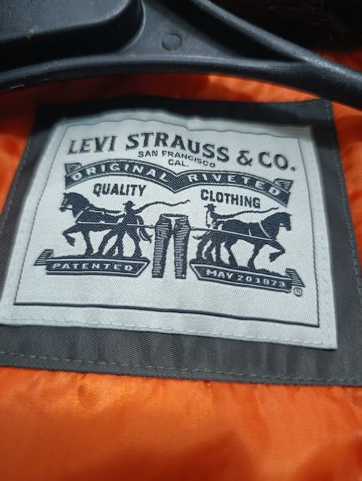 Куртка. Яхши холда. Янги. Кейилмаган