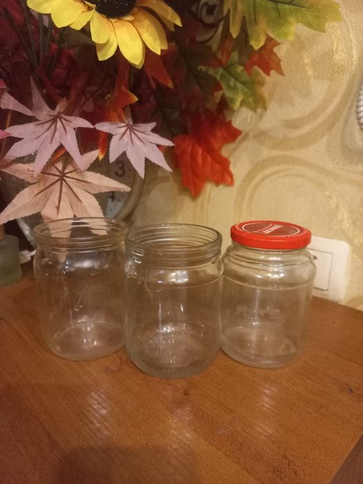 Продам банки 0,5л,1 л,2л,3л под закрутку,винтовые