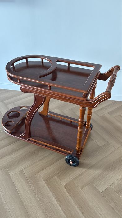 Сервировычный стол для кухни