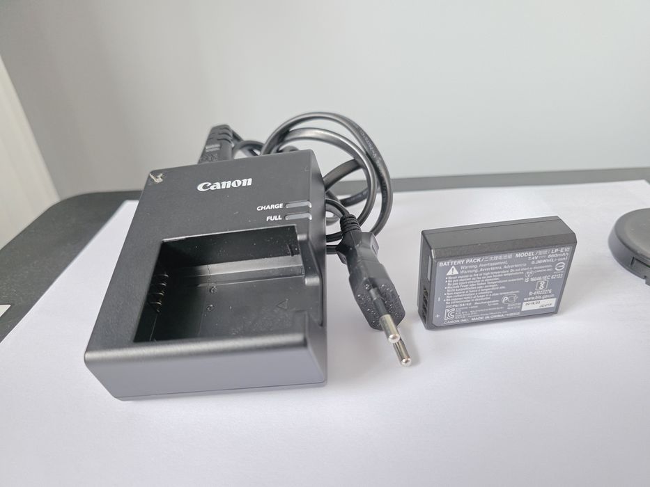 Aparat foto DSRL Canon 4000D Cu Obiectiv E-FS 18-55mm Stare Excelenta