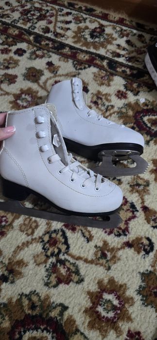 Продаются коньки 35 и 37 размер