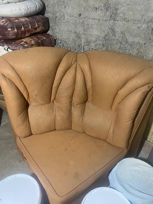 Диван с креслом и уголком