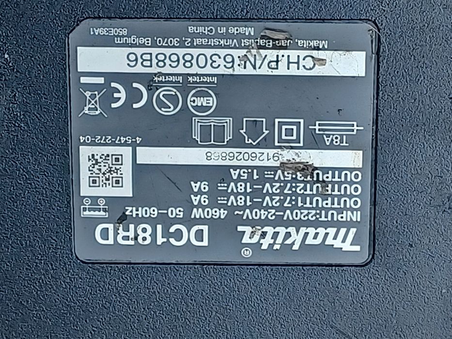 Stație de încărcare MAKITA  DC 18 RD cu blutus
