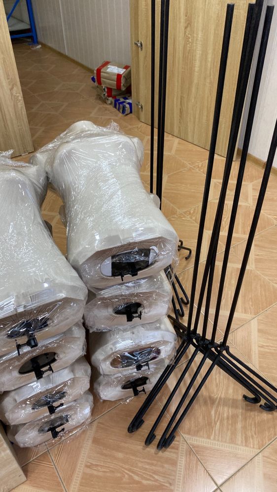 Stoyka Manikenlar Sarpo va Ansambl kiyimlarga