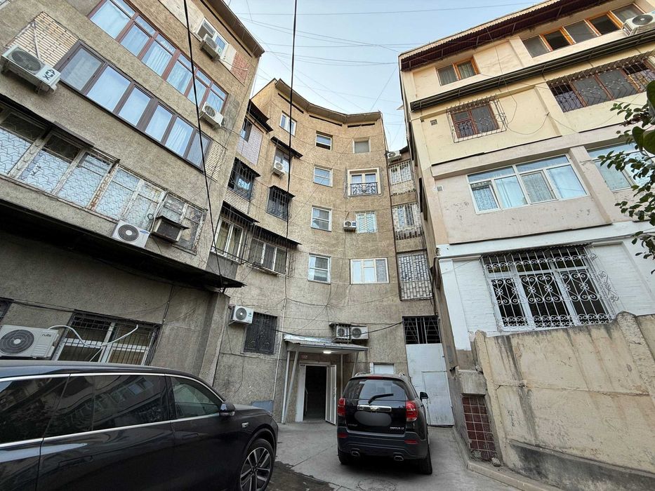 На: Ц-1 Ул. Истикбол 
Мирабадский район
Ор-р: “B&B Coffe House