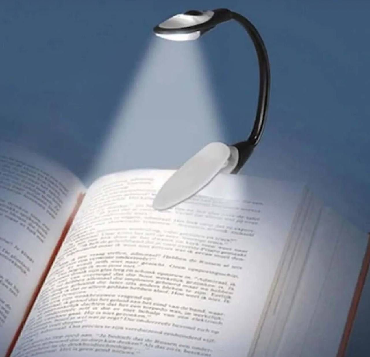 Гибкая практичная лампа для чтения книг.
